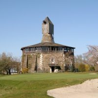 Le moulin de Pistrait dans le parc du Golf