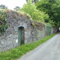 Ruelle avec murs de schiste